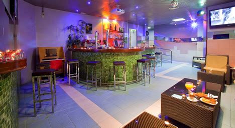 bar gay sevilla|Guía Gay Sevilla: Bares, discotecas, saunas 